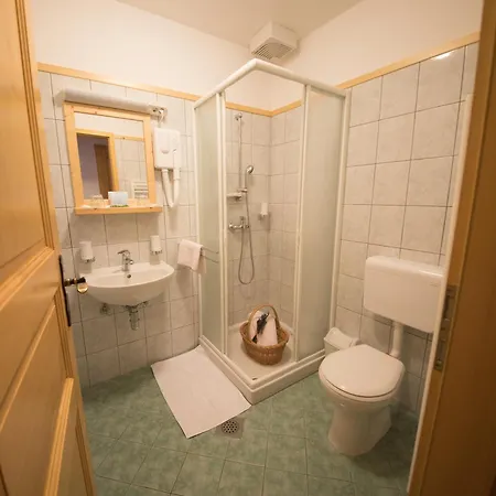 Tourist Farm Pr'dovar فندق مبيت وإفطار سيركلجي نا جورينجسكيم