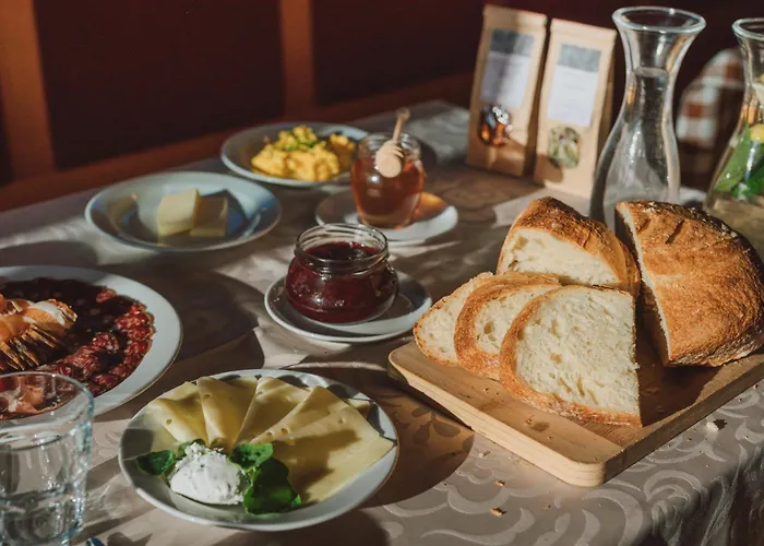 Bed and Breakfast Tourist Farm Pr'dovar 3*